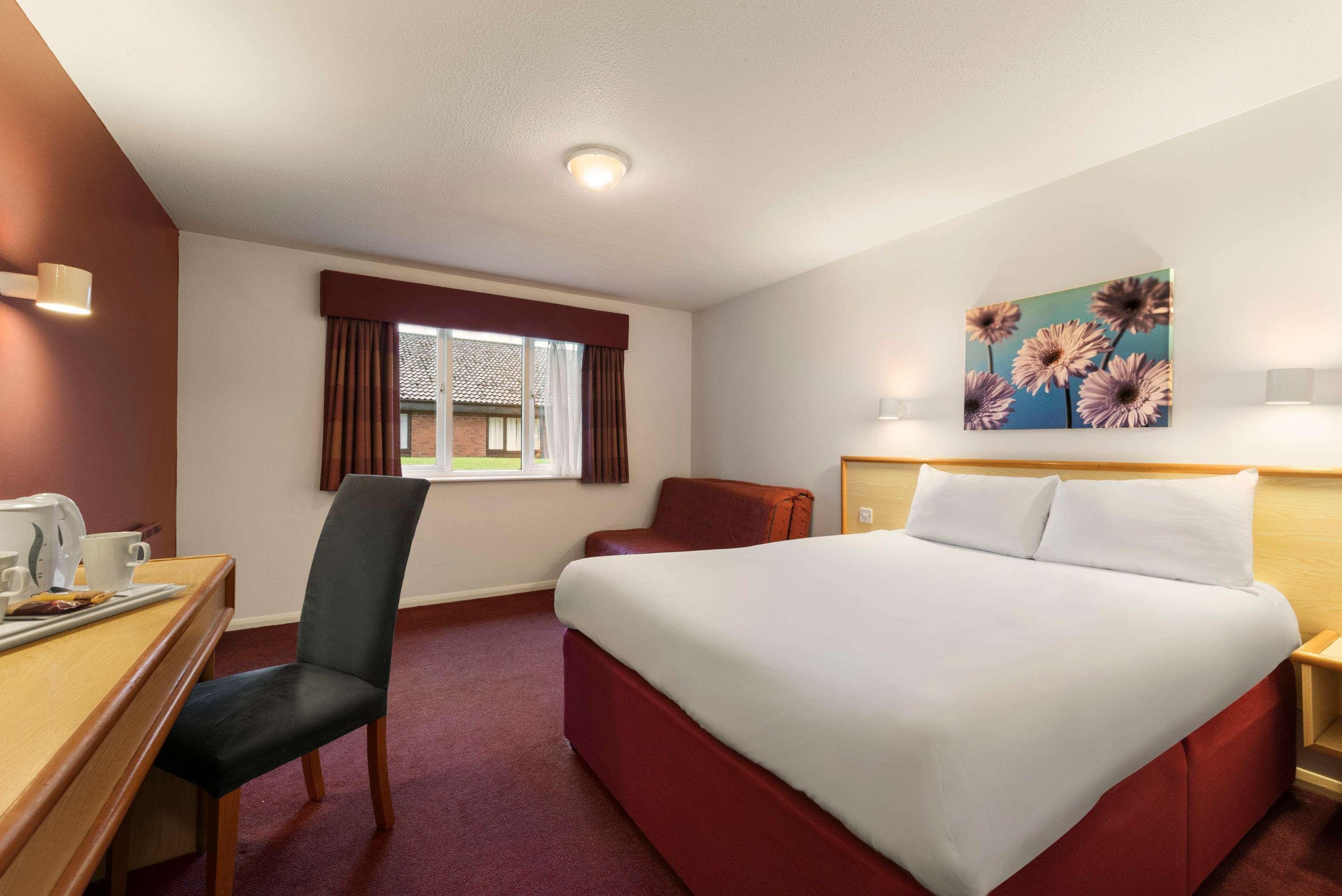 Days Inn Hotel Гретна Грийн Екстериор снимка