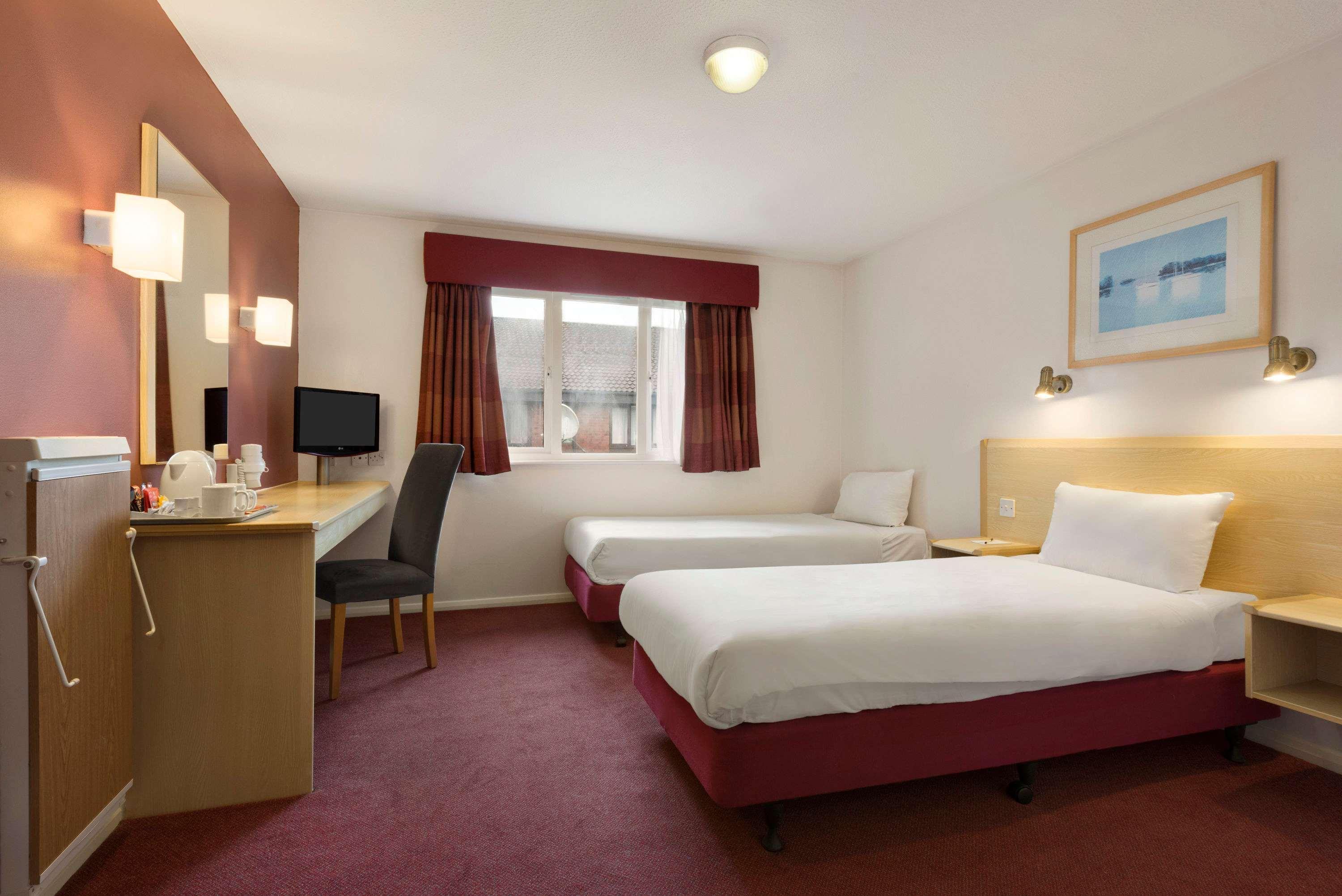 Days Inn Hotel Гретна Грийн Екстериор снимка