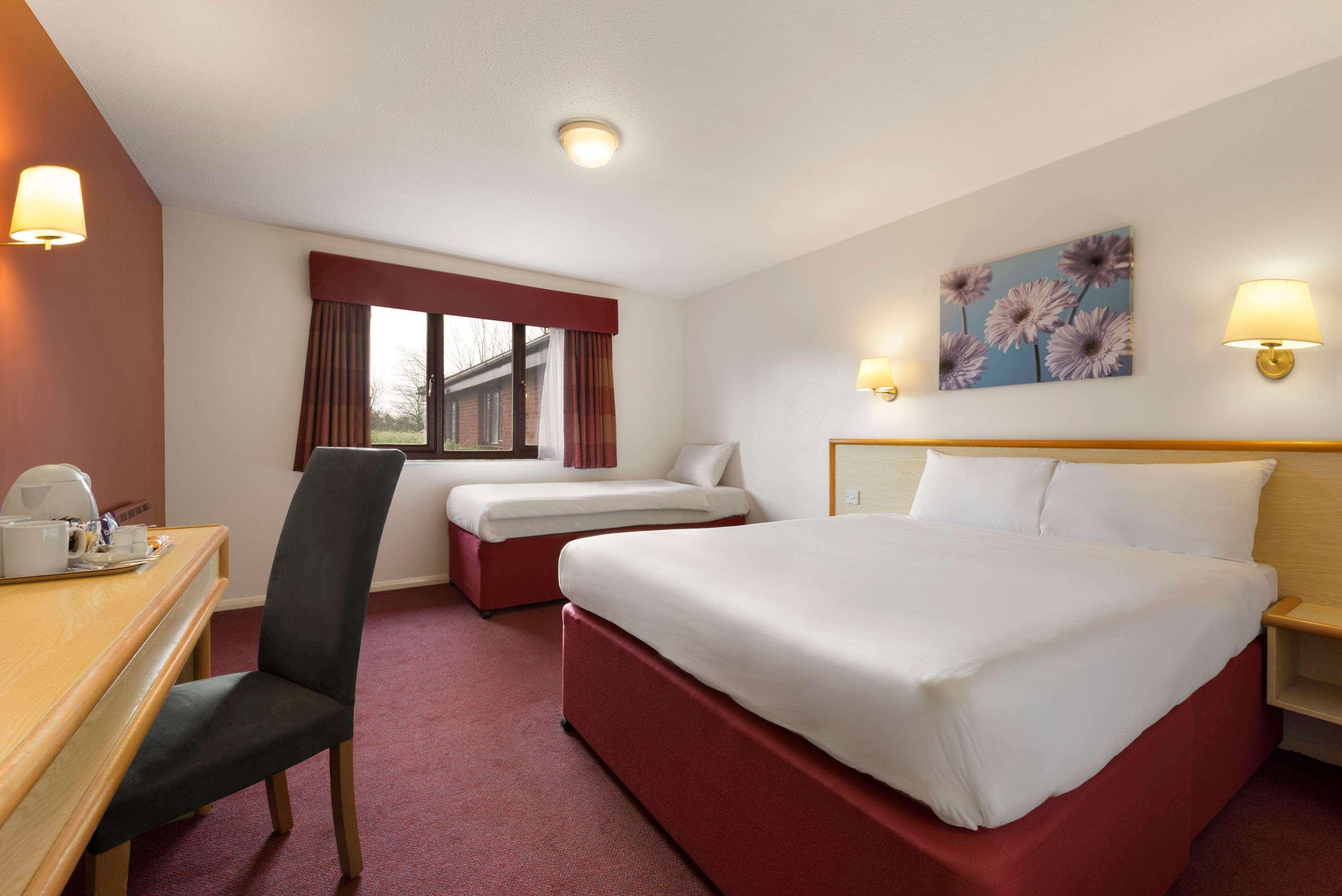 Days Inn Hotel Гретна Грийн Екстериор снимка
