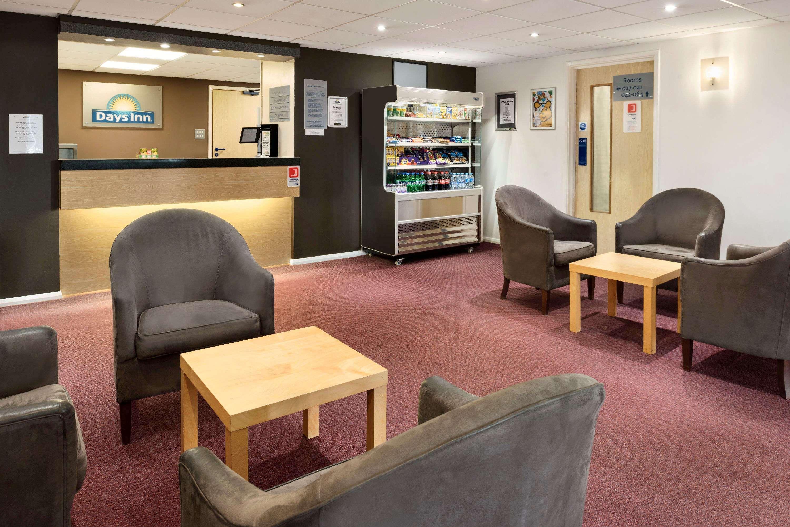 Days Inn Hotel Гретна Грийн Екстериор снимка
