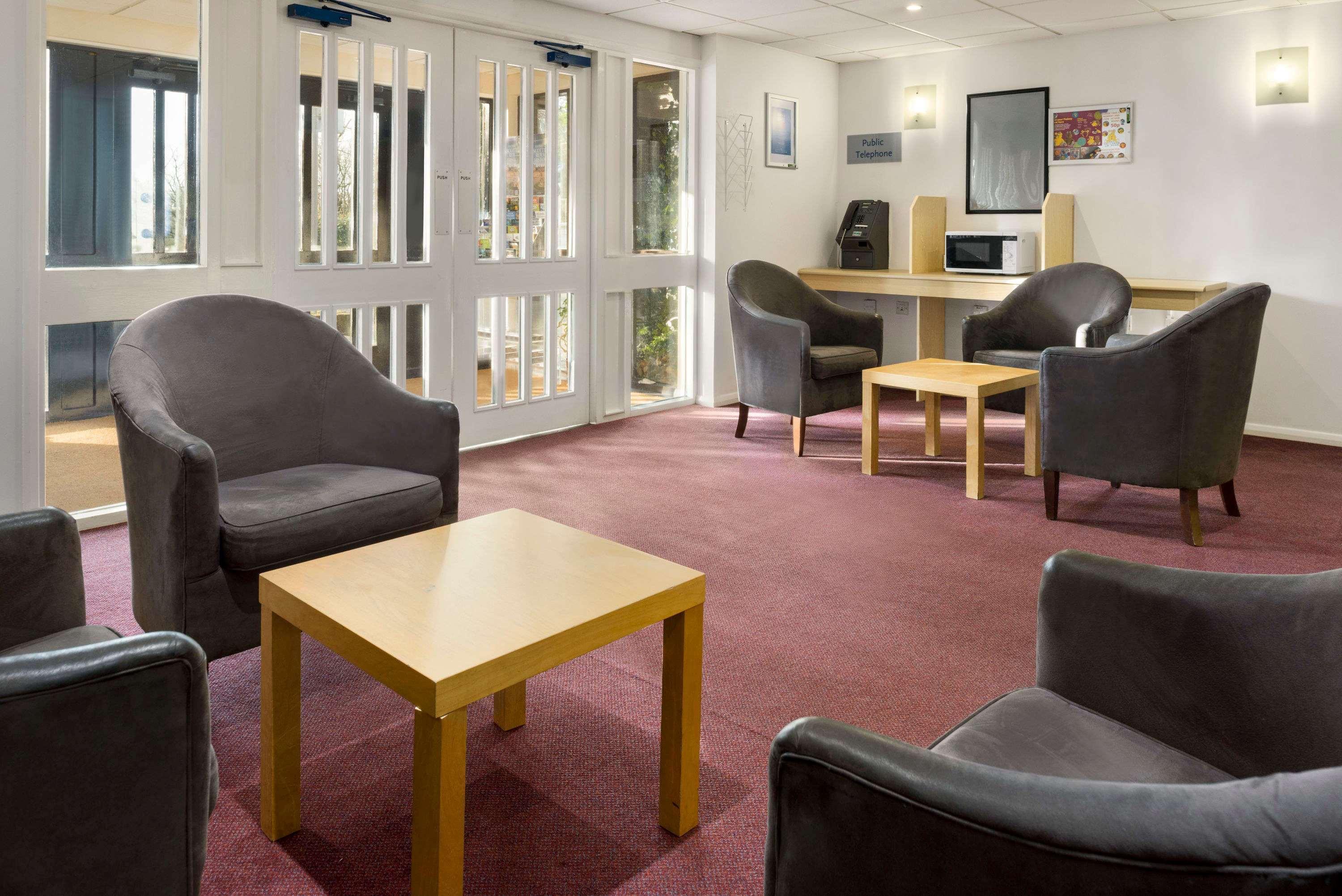 Days Inn Hotel Гретна Грийн Екстериор снимка