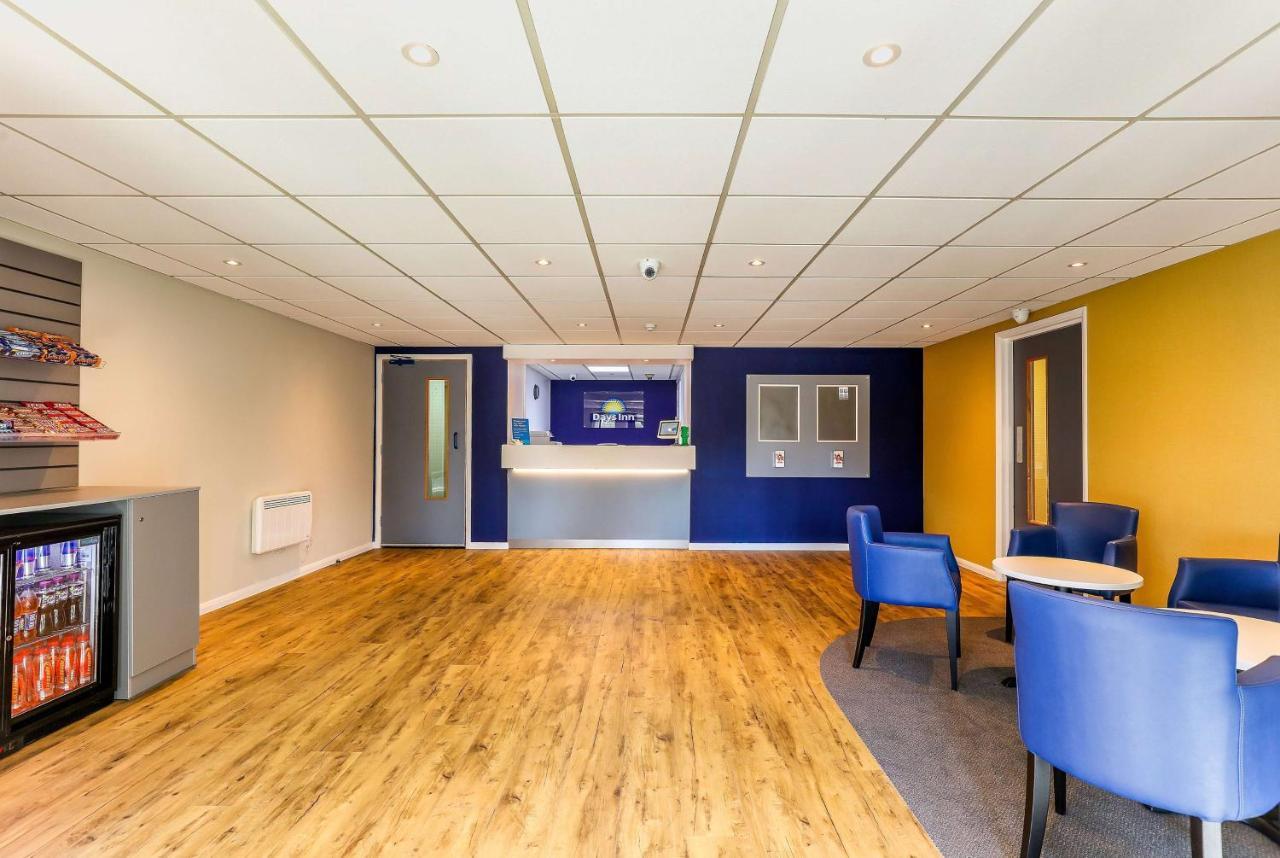 Days Inn Hotel Гретна Грийн Екстериор снимка